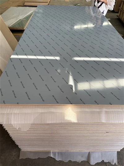 Je melamínová preglejka dobrou voľbou pre kuchynské dosky?